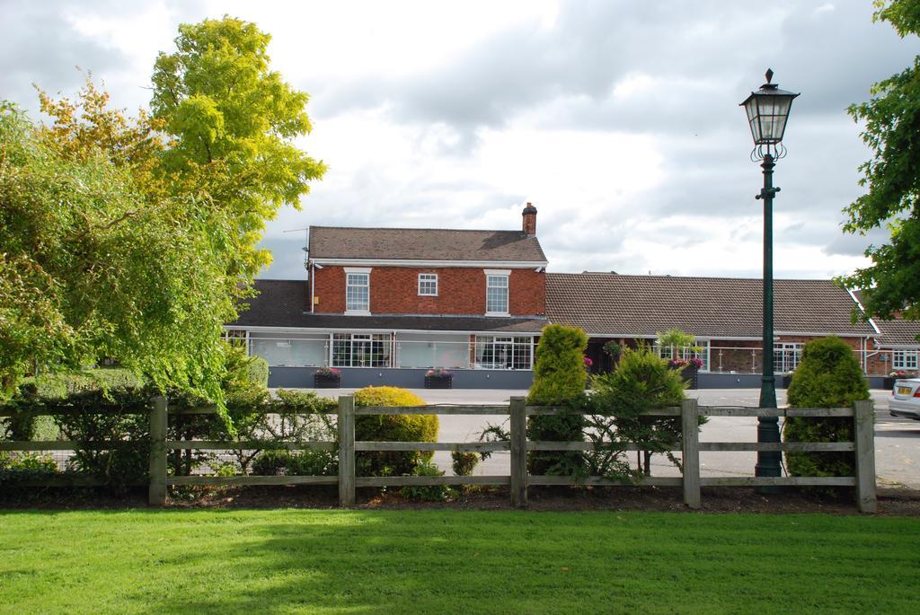 Hunters Lodge Hotel Crewe Exterior photo